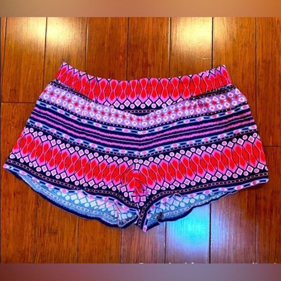 Nanette Lepore Woman's Pink Patterned Soft Casual Fabric Shorts - Picture 2 of 5